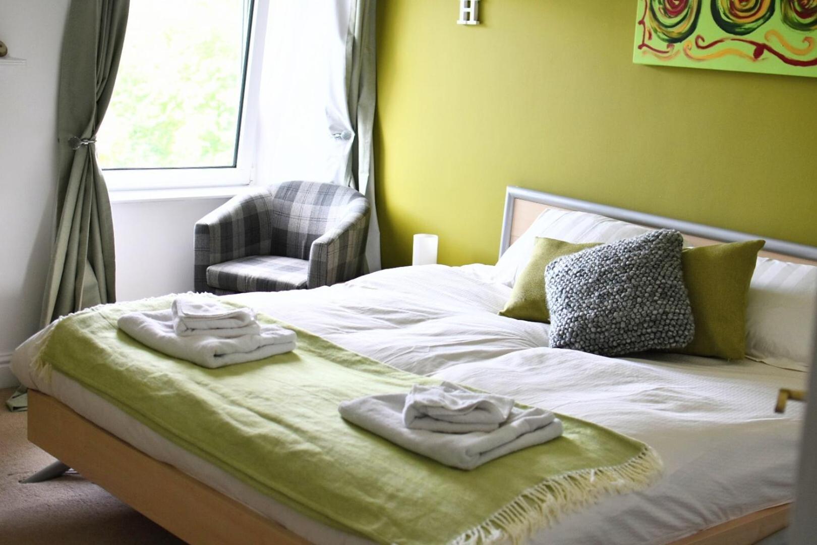 Eaton House Hotel Pembroke Luaran gambar