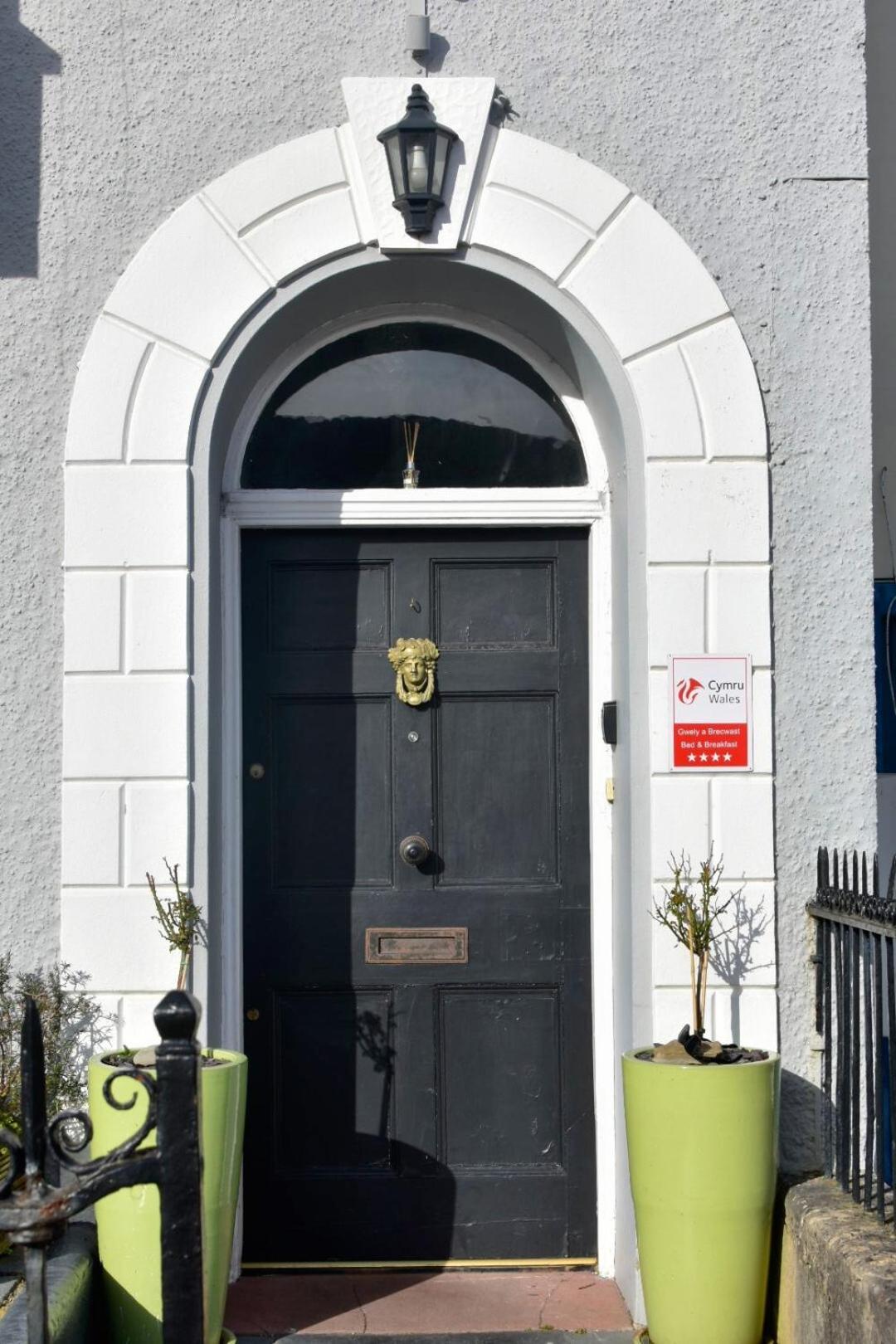 Eaton House Hotel Pembroke Luaran gambar