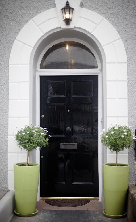 Eaton House Hotel Pembroke Luaran gambar