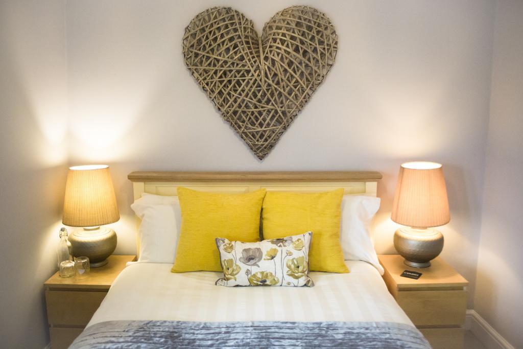 Eaton House Hotel Pembroke Luaran gambar