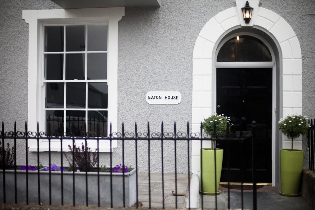 Eaton House Hotel Pembroke Luaran gambar