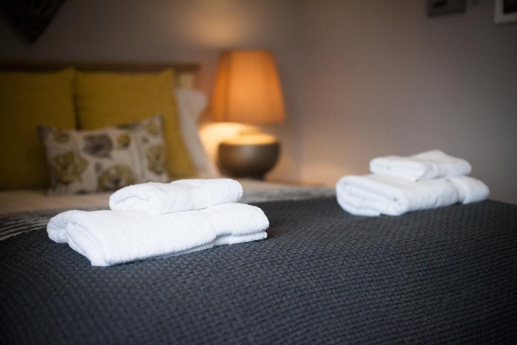 Eaton House Hotel Pembroke Luaran gambar