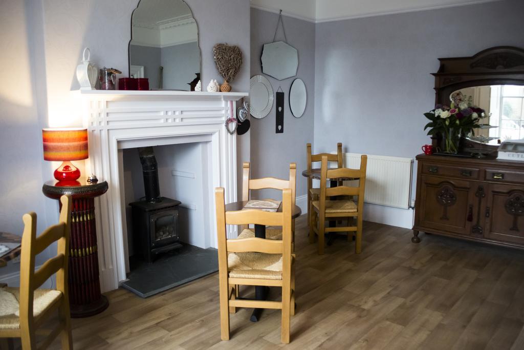 Eaton House Hotel Pembroke Luaran gambar