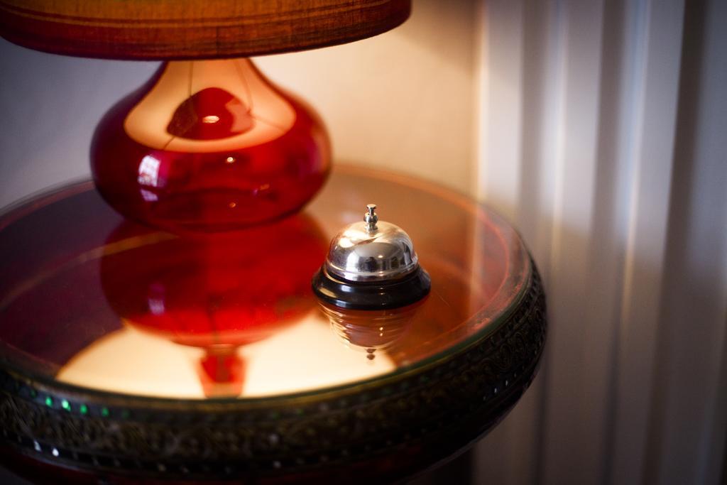 Eaton House Hotel Pembroke Luaran gambar