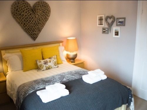Eaton House Hotel Pembroke Luaran gambar