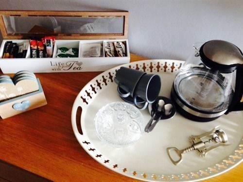 Eaton House Hotel Pembroke Luaran gambar